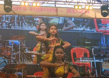 थावे महोत्सव: दूसरे दिन स्थानीय कलाकारों की धूम, कत्थक और भजनों से सजी शाम।