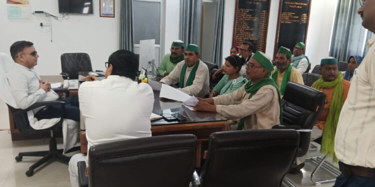 भारतीय किसान यूनियन ने समस्याओं को लेकर मंडलायुक्त को सौंपा ज्ञापन