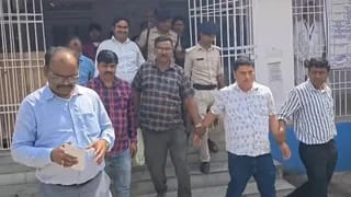 भागलपुर एसडीएम कार्यालय में रिश्वत लेते स्टेनो प्रेम कुमार गिरफ्तार, सृजन घोटाले से भी जुड़ा नाम, मयंक कुमार भी दबोचा गया