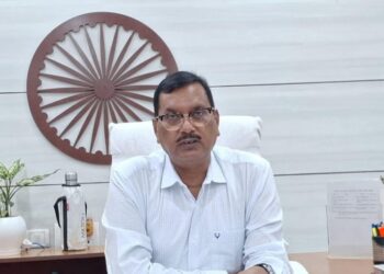 गोपालगंज: ईंधन की कालाबाजारी पर डीएम सख्त, 90 पेट्रोल पंपों के स्टॉक की होगी जांच।