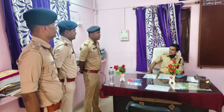 एसपी विनय तिवारी ने किया हथुआ अनुमंडल पुलिस कार्यालय का वार्षिक निरीक्षण, लंबित कांडों के निपटारे का दिया निर्देश।