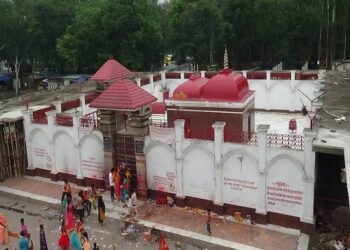 नालंदा की घटना के बाद गोपालगंज में हाई अलर्ट: थावे मंदिर की सुरक्षा अभेद्य, एसपी खुद संभाल रहे कमान।