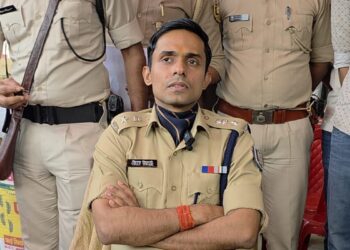 बड़ी कार्रवाई: गोपालगंज में चार कुख्यात भू-माफिया गिरफ्तार, सफेदपोशों के गठजोड़ का होगा खुलासा।