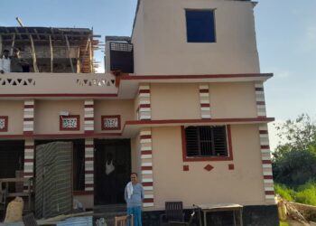 बिशुनपुरा में 24 घंटे के भीतर दो घरों पर हमला, ग्रामीणों ने हमलावरों की दो बाइक को पुलिस को सौंपा