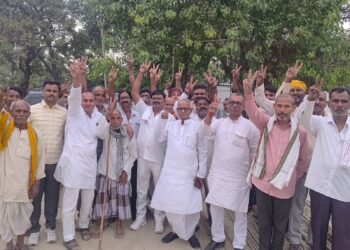 चौमुखा पैक्स चुनाव में घमासान: राधा यादव समेत 3 प्रत्याशियों ने भरा नामांकन, समर्थकों की उमड़ी भीड़