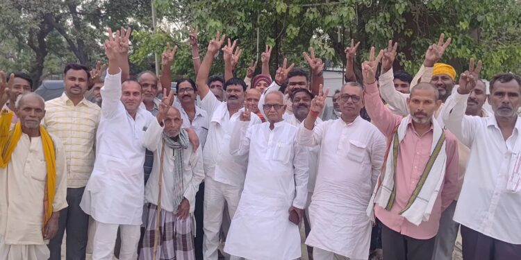 चौमुखा पैक्स चुनाव में घमासान: राधा यादव समेत 3 प्रत्याशियों ने भरा नामांकन, समर्थकों की उमड़ी भीड़
