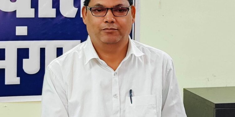 जिले में गैस आपूर्ति के वर्तमान स्थिति पर डी.एस.ओ ने किया संवाददाता को संबोधित