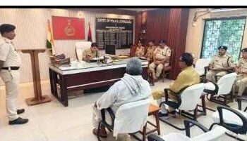 गोपालगंज: पुलिस अधीक्षक ने सुनीं जनसमस्याएं, त्वरित निष्पादन के लिए अधिकारियों को दिए निर्देश।