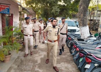 गोपालगंज: पुलिस अधीक्षक ने भोरे और विजयीपुर थाने का किया औचक निरीक्षण, लंबित कांडों के निपटारे के दिए सख्त निर्देश।