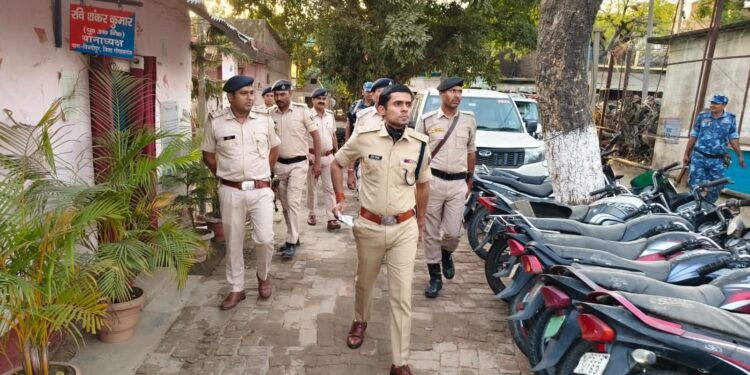 गोपालगंज: पुलिस अधीक्षक ने भोरे और विजयीपुर थाने का किया औचक निरीक्षण, लंबित कांडों के निपटारे के दिए सख्त निर्देश।