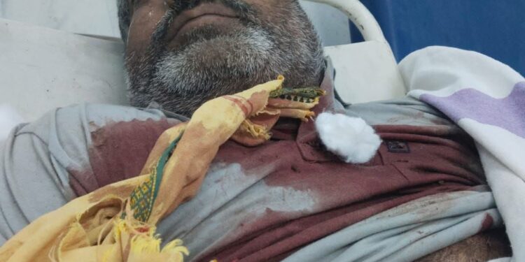 गोपालगंज: ज्वेलरी शॉप में लूट की नाकाम कोशिश, गोलीबारी में एक ग्रामीण की मौत, भीड़ ने दो लुटेरों को अधमरा किया।