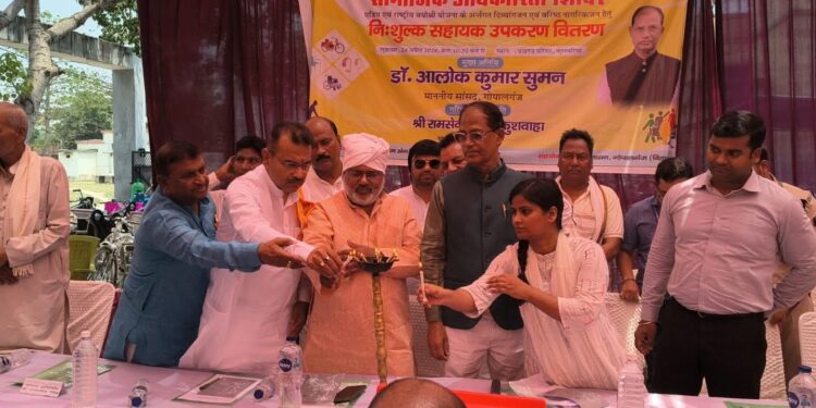गोपालगंज: फुलवरिया में एडीआईपी एवं राष्ट्रीय वयोश्री योजना के तहत उपकरण वितरण शिविर का आयोजन