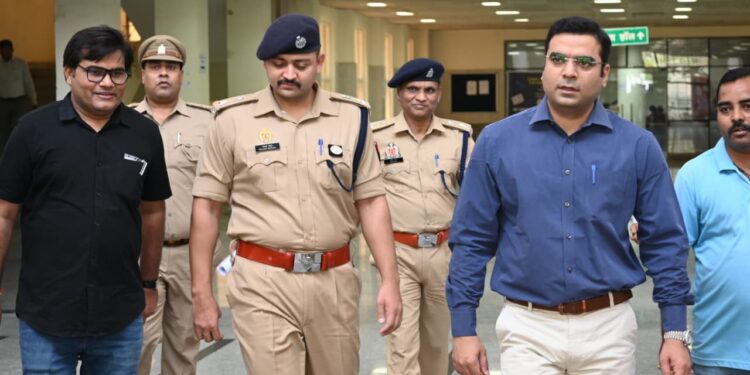 डीएम व एसपी ने सुनी समस्यांए