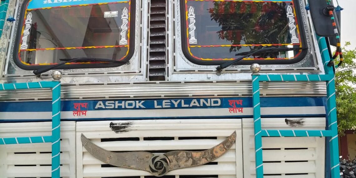 गोपालगंज पुलिस की बड़ी कार्रवाई: 916 लीटर विदेशी शराब के साथ 02 तस्कर गिरफ्तार, ट्रक ज़ब्त।