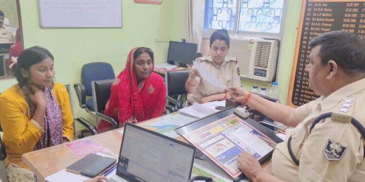 गोपालगंज पुलिस ने जन सुनवाई के माध्यम से सुनीं आम जनता की समस्याएँ।