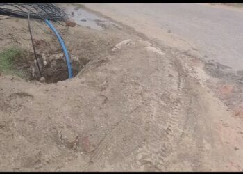विकास के नाम पर ‘मौत का गड्ढा’ !भोरे में टेलीकॉम कंपनियों की लापरवाही से राहगीरों की जान खतरे में