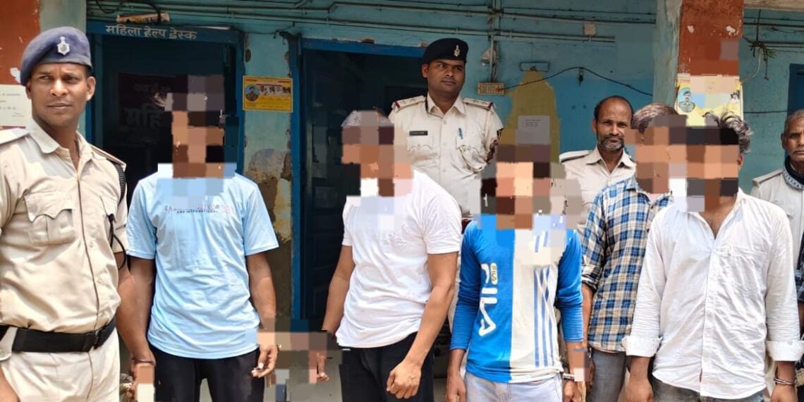 दरौंदा थानान्तर्गत अपराध की योजना बना रहे 05 अभियुक्त गिरफ्तार, अवैध हथियार बरामद