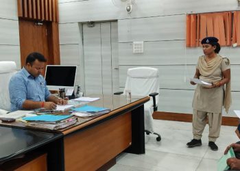 जनता की समस्याओं के त्वरित निष्पादन हेतु जिला पदाधिकारी गंभीर: समाहारणालय में सजी उम्मीदों की चौपाल।