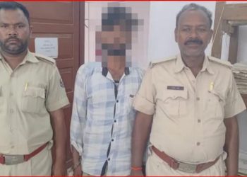 बैकुंठपुर में महिला की संदिग्ध मौत: पुलिस की त्वरित कार्रवाई, दहेज हत्या के आरोप में पति गिरफ्तार।