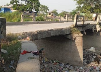 नौतन मछलीहट्टा का क्षतिग्रस्त नहर पुल: दुर्घटना का खुला निमंत्रण
