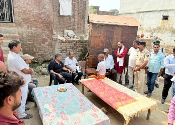 गोपालगंज: विजयीपुर कांड के पीड़ित परिवार से मिले मंत्री सुनील कुमार, ढांढस बंधाकर कहा— ‘बख्शे नहीं जाएंगे दोषी’
