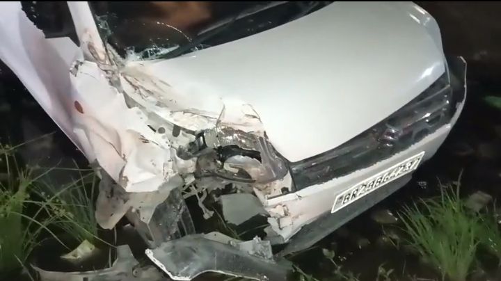 भोरे में बड़ा सड़क हादसा टला, तेज रफ्तार कार ने मिनी ट्रक में मारी जोरदार टक्कर
