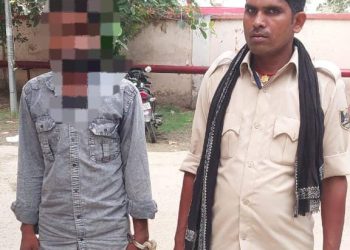 मकेर थाना पुलिस की बड़ी सफलता, लूट की घटना का सफल उद्भदन, लूटा गया मोबाइल एवं नगद राशि बरामद कर 01 अभियुक्त को किया गया गिरफ्तार