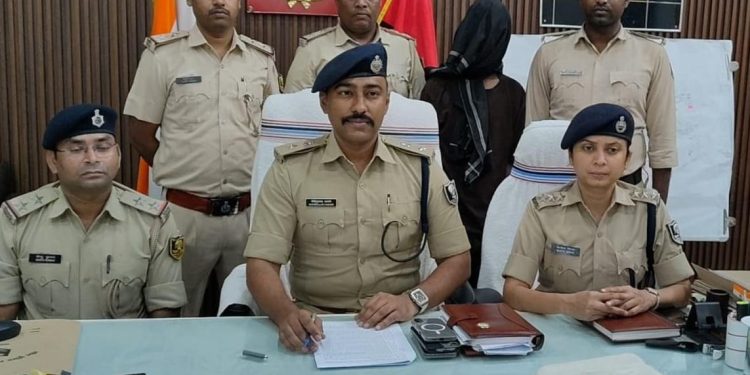 मुजफ्फरपुर: बड़ी वारदात से पहले अवैध हथियार, कारतूस व भारी मात्रा में शराब के साथ बदमाश गिरफ्तार