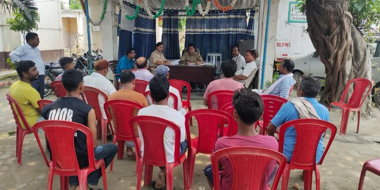 गोपालगंज पुलिस की बड़ी पहल: मुहर्रम पर शांति और सौहार्द बनाए रखने के लिए जादोपुर थाने में हुई शांति समिति की बैठक।