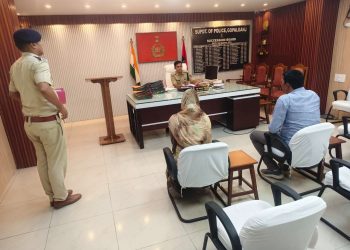 गोपालगंज पुलिस की अनूठी पहल: SP कार्यालय में आम जनता की समस्याओं पर तुरंत एक्शन, मौके पर ही दिए निर्देश।