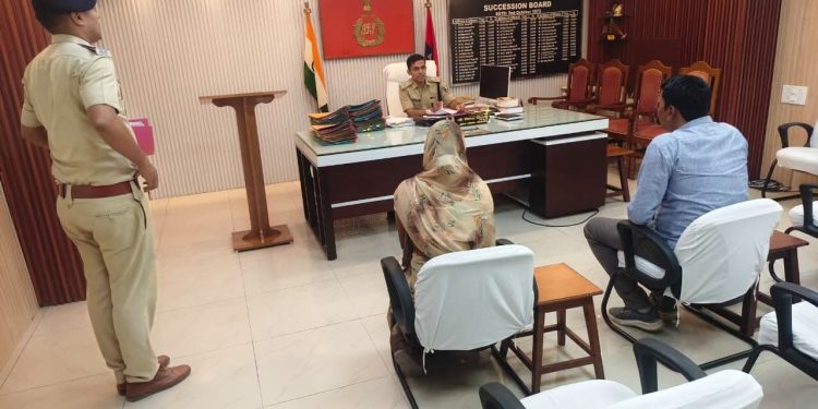 गोपालगंज पुलिस की अनूठी पहल: SP कार्यालय में आम जनता की समस्याओं पर तुरंत एक्शन, मौके पर ही दिए निर्देश।
