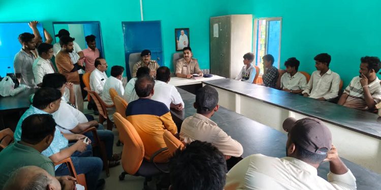 गोपालगंज पुलिस की बड़ी पहल: मुहर्रम पर्व को लेकर शांति समिति की बैठक, सौहार्द बिगाड़ने वालों पर रहेगी पैनी नजर!