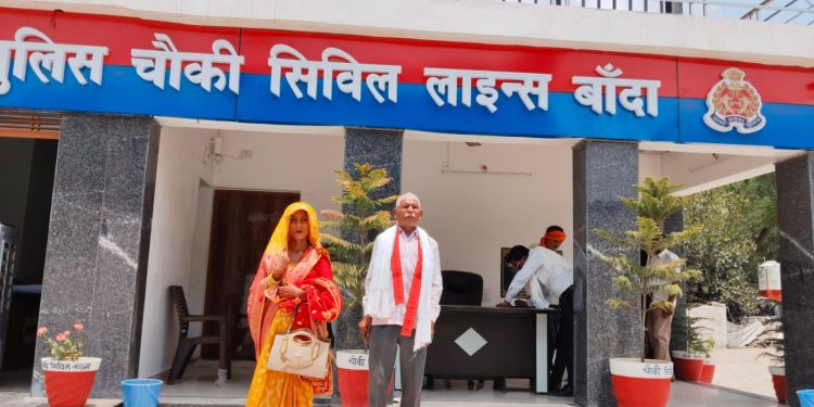 चलती बस में महिला के जेवर चोरी पीड़ितों ने सिविल लाइन चौकी प्रभारी से लगाई गुहार