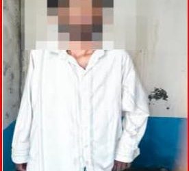 गोपालगंज पुलिस की त्वरित कार्रवाई: जमीनी विवाद में कुल्हाड़ी से जानलेवा हमला करने वाला आरोपी गिरफ्तार, खून से सने कपड़े और हथियार बरामद।