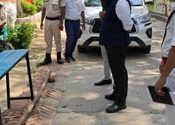 सिपाही भर्ती परीक्षा पर डीएम की पैनी नजर, केंद्रों का किया औचक निरीक्षण, स्वच्छ, निष्पक्ष और कदाचारमुक्त परीक्षा संचालन को लेकर अधिकारियों को दिए कड़े निर्देश।
