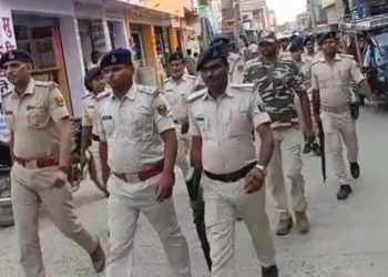 नौतन में शांतिपूर्ण ताजिया जुलूस के लिए पुलिस प्रशासन अलर्ट, फ्लैग मार्च निकाला