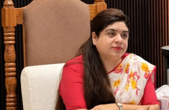 आशा बहाली में रिश्वत का खेल,CHC की BCM कुसुम कुमारी सस्पेंड, डीएम अभिलाषा शर्मा ने की बड़ी कार्रवाई