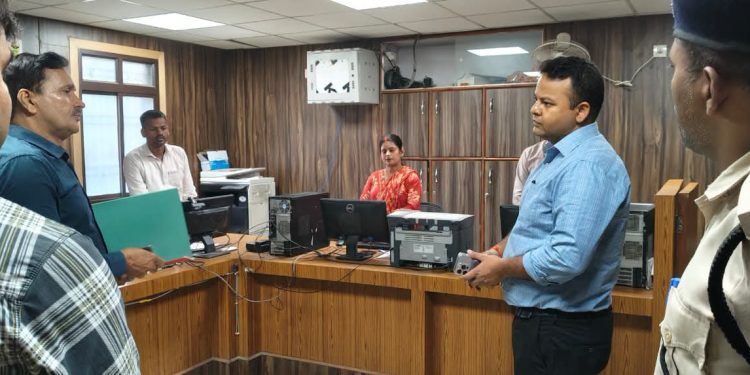 जिला पदाधिकारी का औचक एक्शन: गोपालगंज नगर परिषद का औचक निरीक्षण, फायर ऑडिट और समयबद्ध कार्यप्रणाली के सख्त निर्देश।