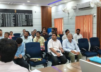 प्रमंडलीय समीक्षा बैठक: सारण आयुक्त ने दिए विकास कार्यों को समय-सीमा में पूरा करने के निर्देश, डीएम समीर सौरभ ने रखी जिले की प्रगति रिपोर्ट।