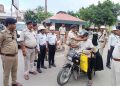 गोपालगंज में अनोखी पहल: “नो हेलमेट, नो राइड” अभियान के तहत ट्रैफिक पुलिस ने मुफ्त हेलमेट पहनाकर किया जागरूक
