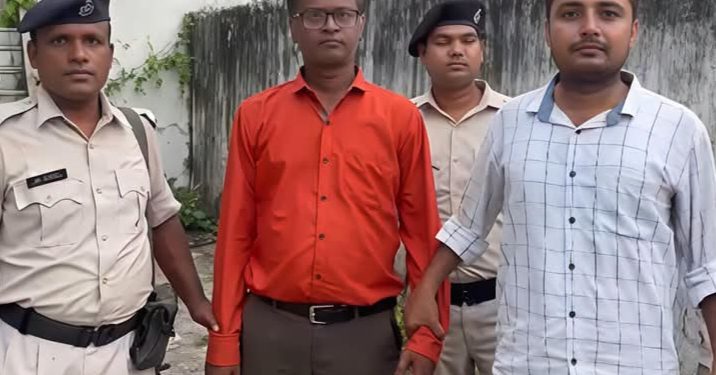 50, हजार रिश्वत लेते प्रधानाध्यापक गिरफ्तार, निगरानी टीम ने रंगे हाथ पकड़ा