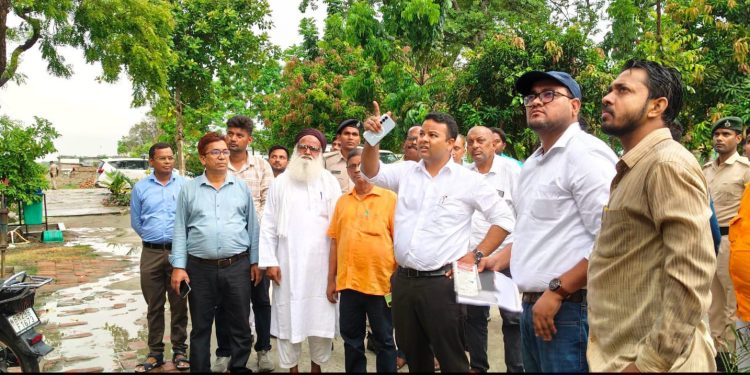ग्रामीण छात्रों के लिए बड़ी सौगात: डीएम समीर सौरभ ने नवस्थापित डिग्री कॉलेजों का किया औचक निरीक्षण, बोले— शिक्षा की गुणवत्ता से नहीं होगा कोई समझौता