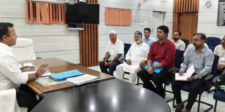 गोपालगंज के छात्रावासों में अब दिखेगी नई व्यवस्था: डीएम समीर सौरभ ने दिए सख्त निर्देश, 3 छात्रों के नामांकन को मिली मंजूरी