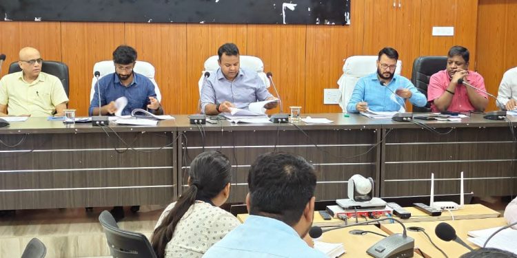 गोपालगंज में विकास योजनाओं की समीक्षा: डीएम समीर सौरभ ने अधिकारियों को दिया ‘संवेदनशील प्रशासन’ का मंत्र