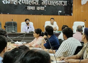 जनहित सर्वोपरि: जिला पदाधिकारी समीर सौरभ ने विभिन्न विभागों की समीक्षा बैठक में दिए सख्त निर्देश, योजनाओं का लाभ हर पात्र तक पहुंचाने पर जोर