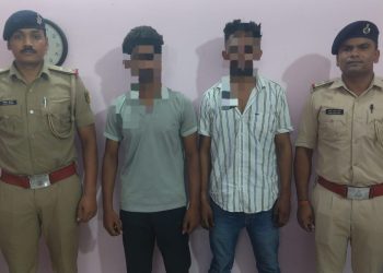 गरखा थानान्तर्गत हत्या कांड का वांछित अभियुक्त प्रदीप कुमार यादव और पृथ्वी कुमार यादव को किया गया गिरफ्तार।