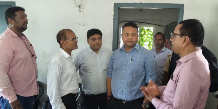 टीबी मुक्त भारत अभियान को मिली रफ्तार: डीएम समीर सौरभ खुद पहुंचे स्क्रीनिंग सेंटर, जिलेभर में अधिकारियों ने संभाली कमान