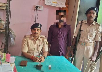 चैनपुर थानान्तर्गत अवैध हथियार बरामद कर 01 अभियुक्त को किया गया गिरफ्तार।