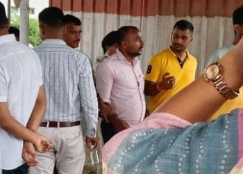 अंचल क्लर्क 50 हजार रुपये रिश्वत लेते गिरफ्तार:निगरानी टीम ने धनरूआ अंचल कार्यालय में की कार्रवाई