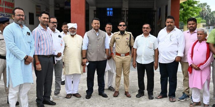 ईवीएम-वीवीपैट वेयरहाउस की सुरक्षा का डीएम-एसपी ने किया संयुक्त निरीक्षण, त्रिस्तरीय सुरक्षा व्यवस्था परखी